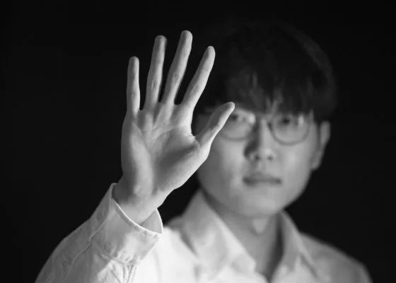 很痛快的她